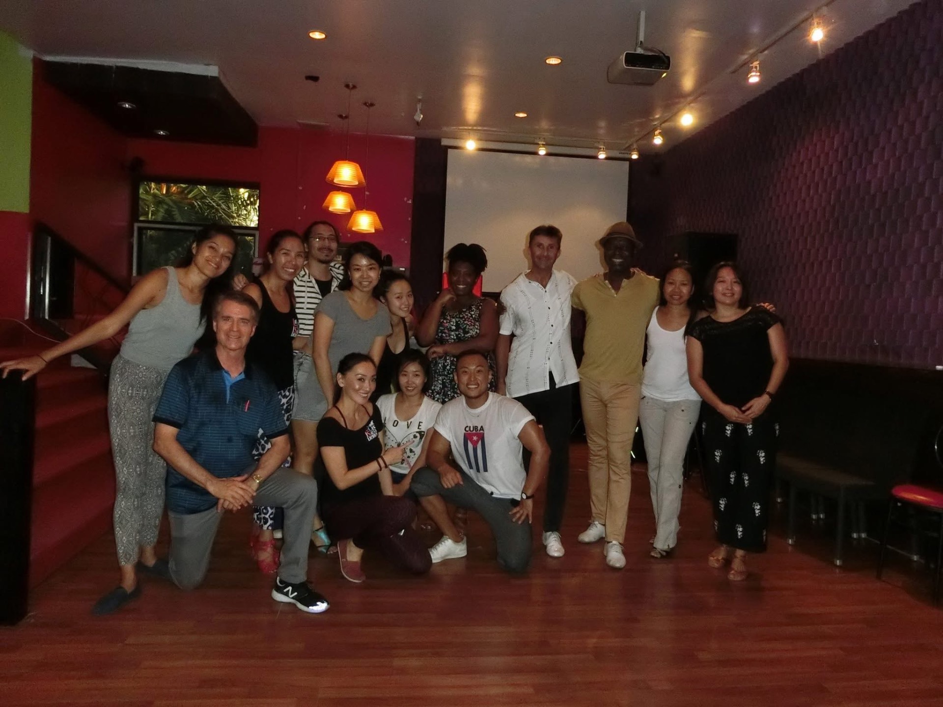 Group photograph of participants after the SALSA CONCEPT® session with James Yoon in Bangkok.
