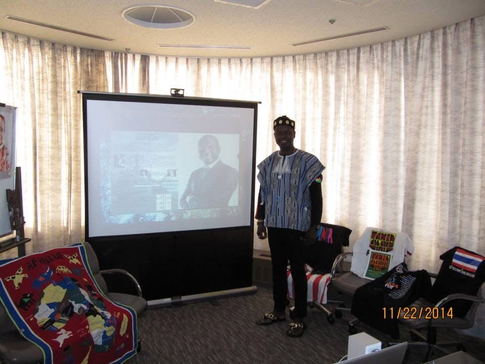 Dr. Salsa presenting the history of salsa music from Africa to Asia during the SALSA CONCEPT® seminar in Japan, November 2014.